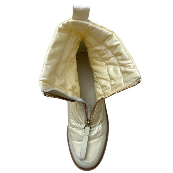 Silent D Quilted Zip Front Winter Bootie - Picture 6 of 10